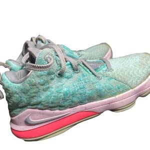 Kids Lebron 17 sneakers